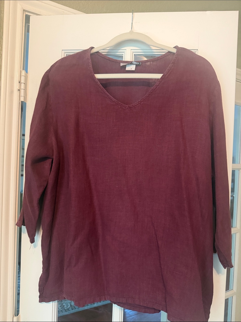 Women's Relaxed V-Neck Tunic in Burgundy